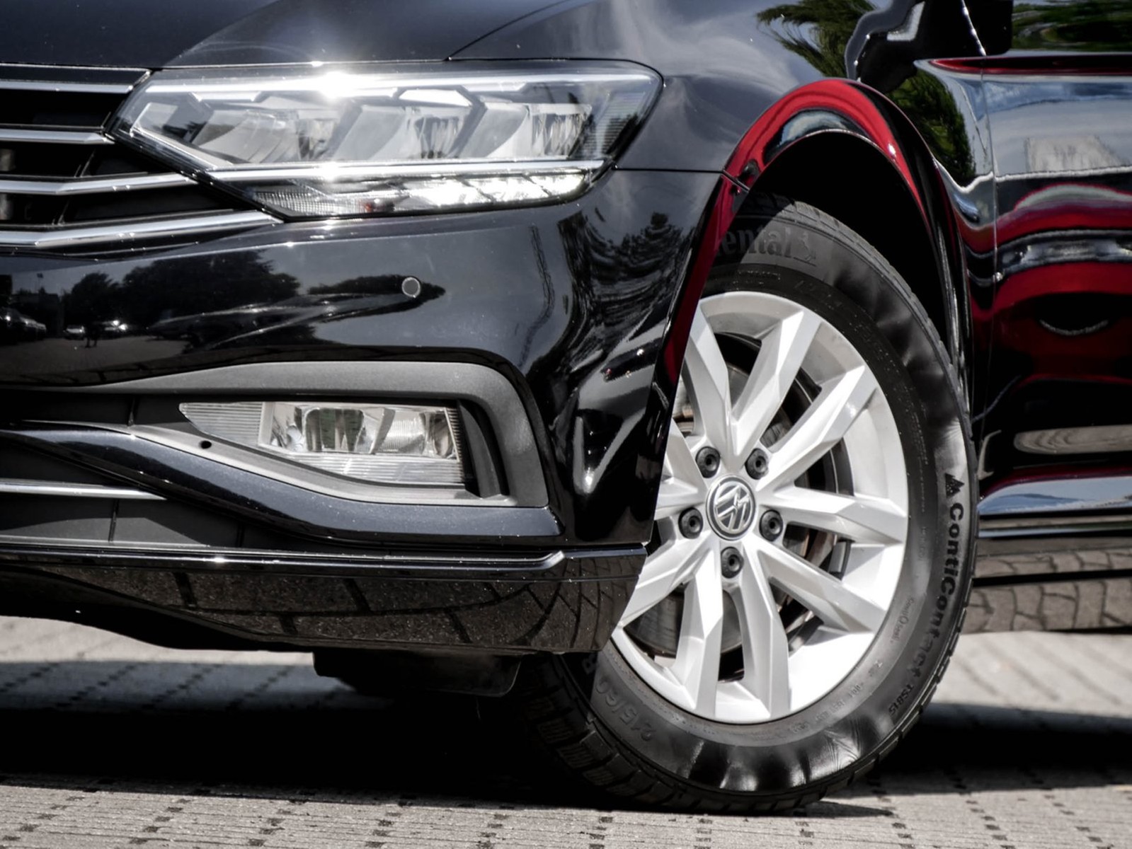 Volkswagen Passat Variant 1.5 BUSINESS AHK ACC NAVI ALU LED
