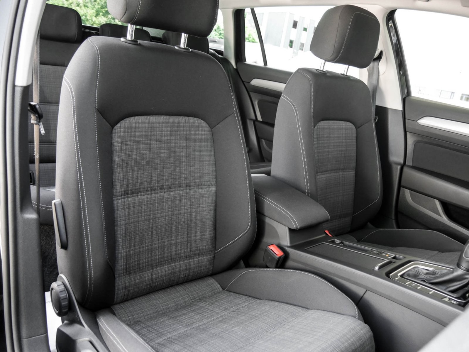 Volkswagen Passat Variant 1.5 BUSINESS AHK ACC NAVI ALU LED