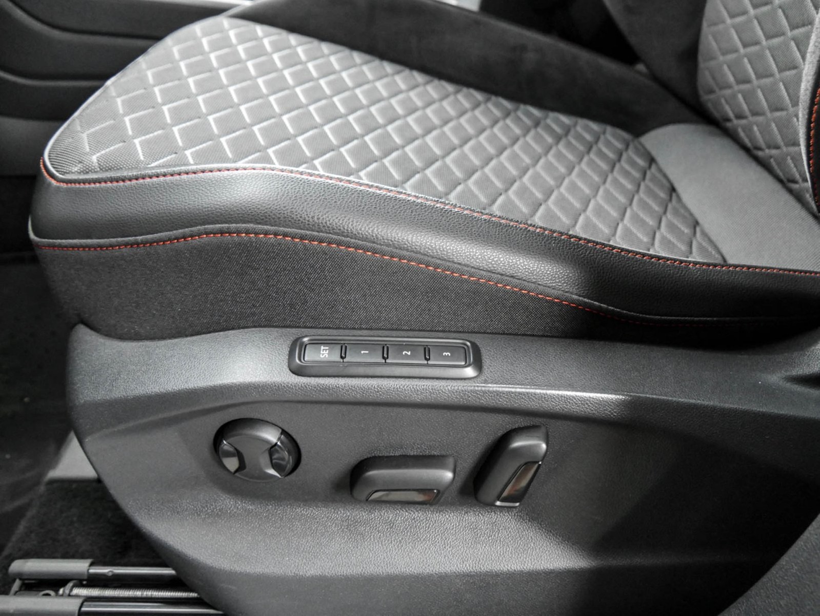 Seat Tarraco 2.0 FR 4X4 BEATS AHK CAM LM19 E-KLAPPE