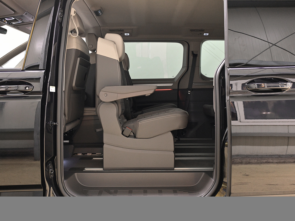 Volkswagen T7 Multivan 2.0 TDI LIFE DSG LÜ AHK MATRIXLED CAM