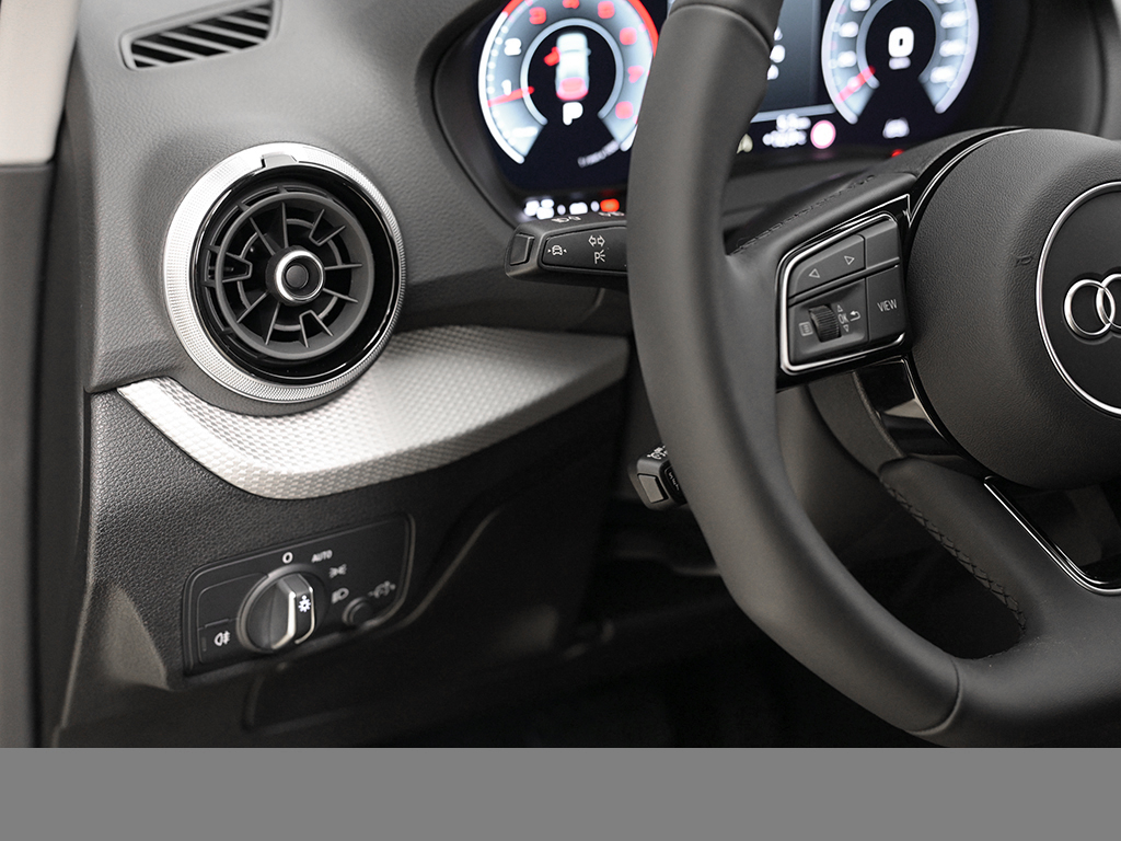 Audi Q2 advanced 35 s tronic AHK eKLAPPE CAM LM18