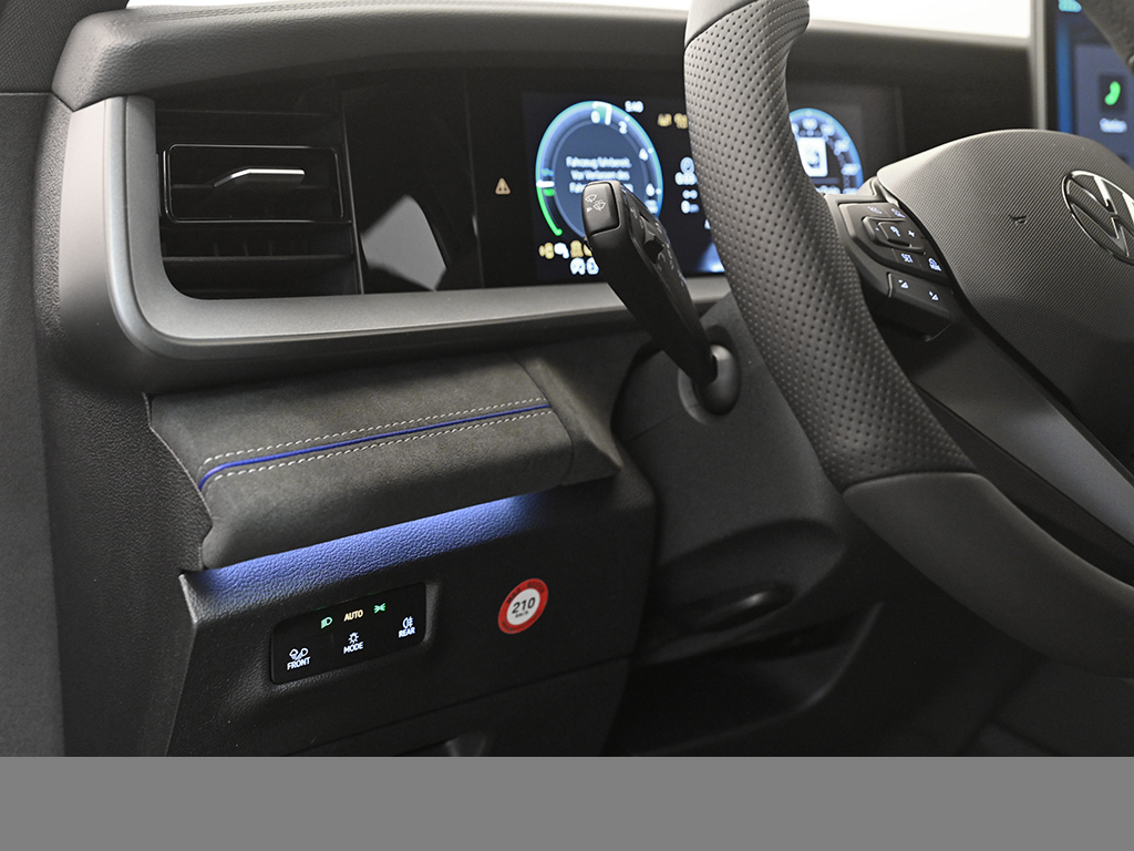 Volkswagen Tayron 1.5 eHybrid R-LINE DSG BLACKSTYLE LM20 AHK PANO