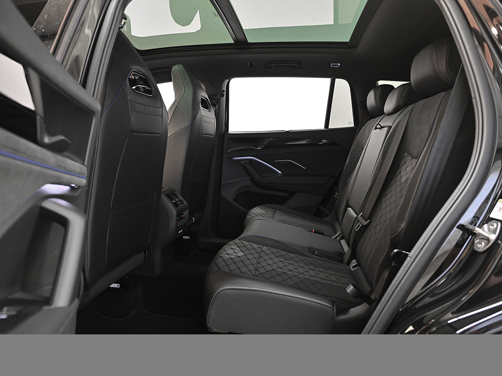 Volkswagen Tayron 1.5 eHybrid R-LINE DSG BLACKSTYLE LM20 AHK PANO
