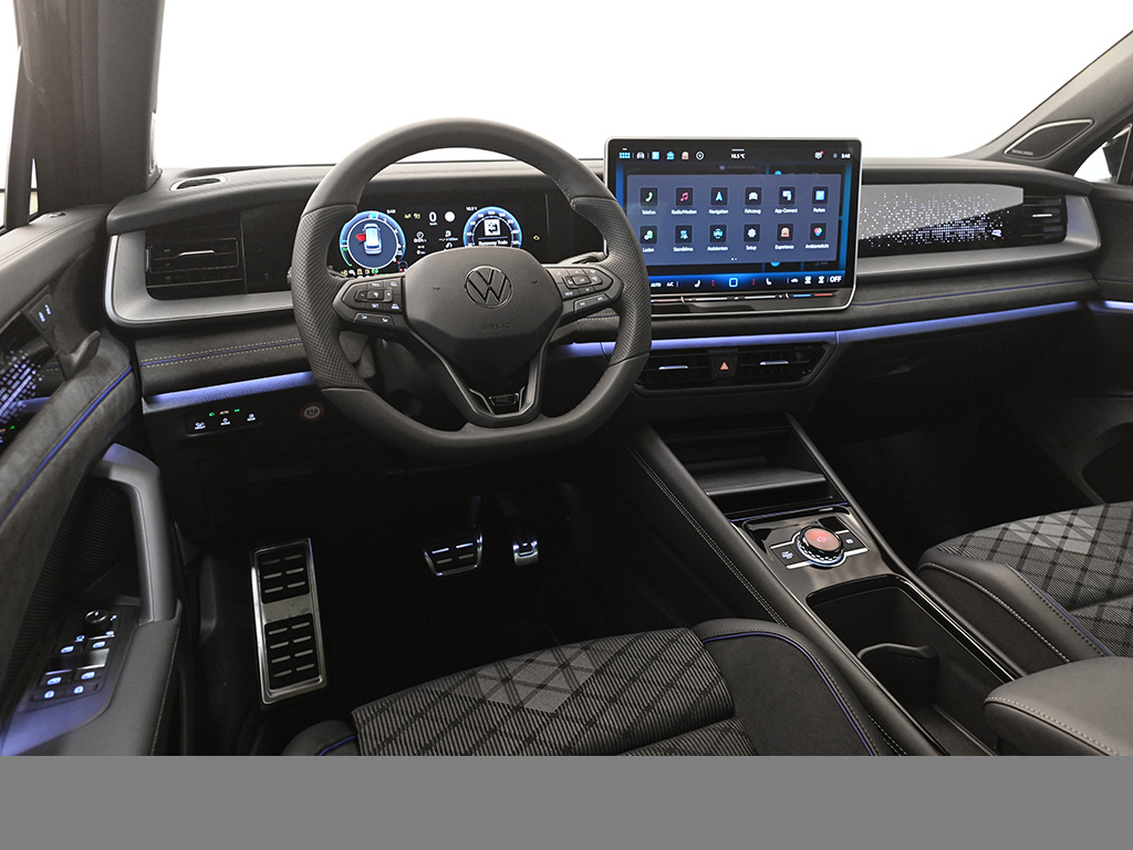 Volkswagen Tayron 1.5 eHybrid R-LINE DSG BLACKSTYLE LM20 AHK PANO