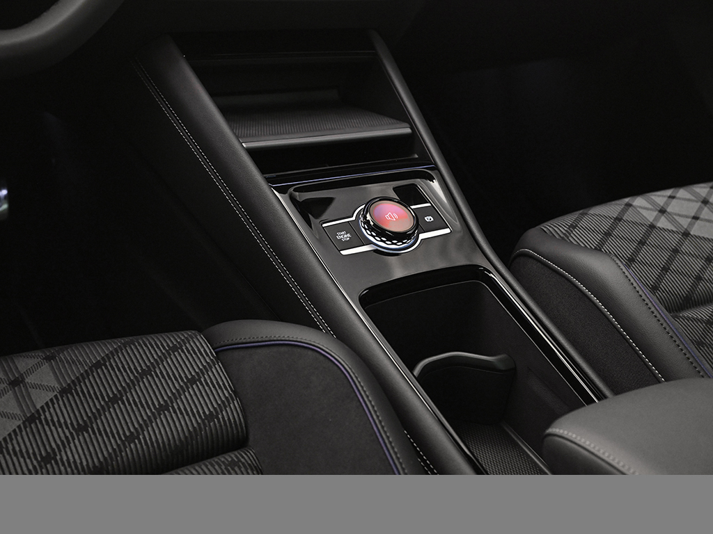 Volkswagen Tayron 1.5 eHybrid R-LINE DSG BLACKSTYLE LM20 AHK PANO