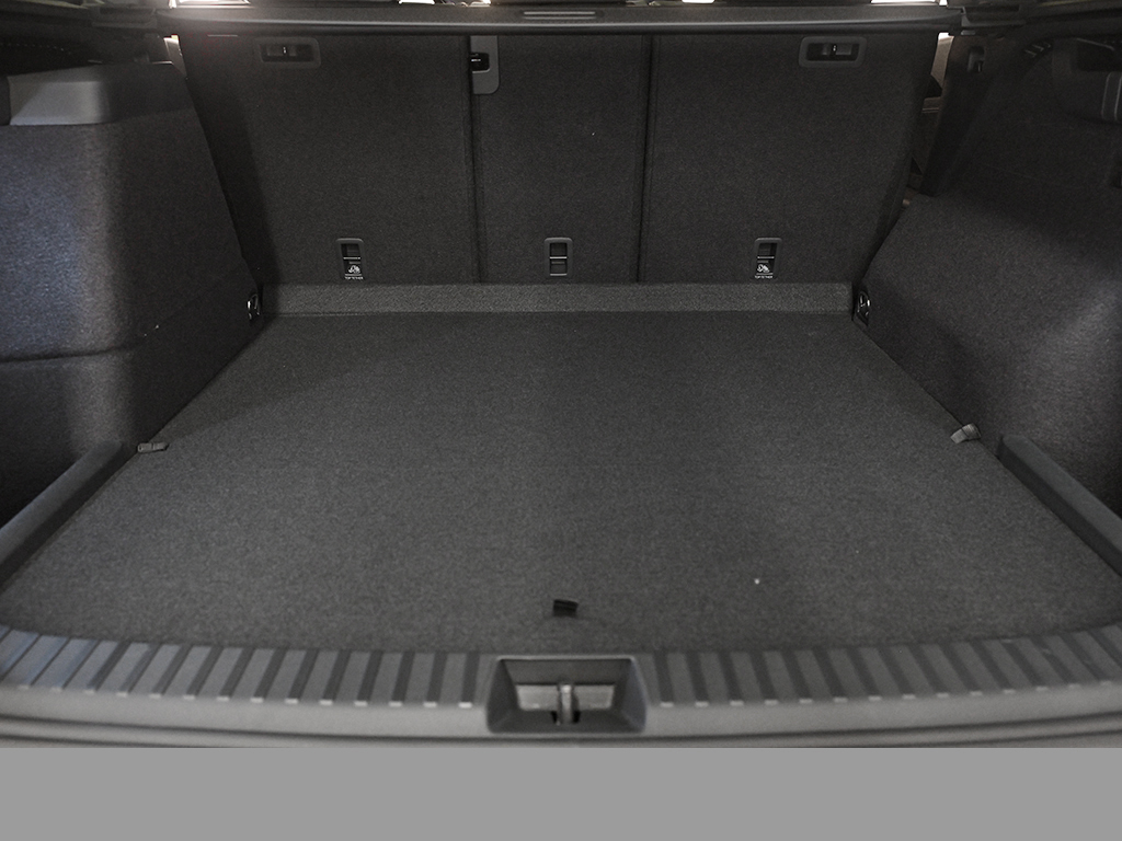Volkswagen Tayron 1.5 eHybrid R-LINE DSG BLACKSTYLE LM20 AHK PANO