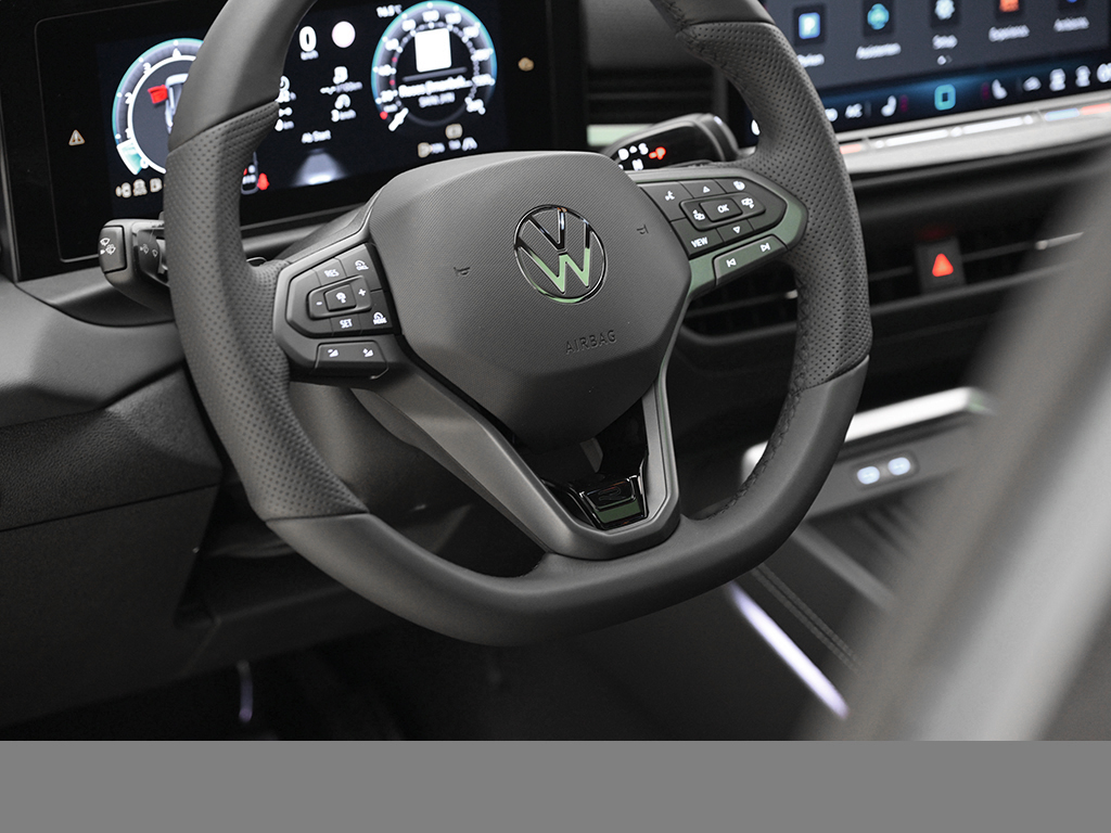 Volkswagen T-Roc 1.5 R-LINE DSG BLACKSTYLE PANO AHK LM20
