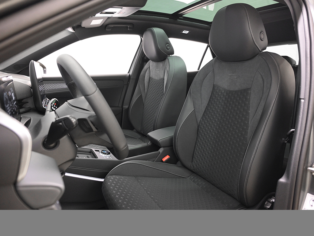Volkswagen T-Roc 1.5 R-LINE DSG BLACKSTYLE PANO AHK LM20