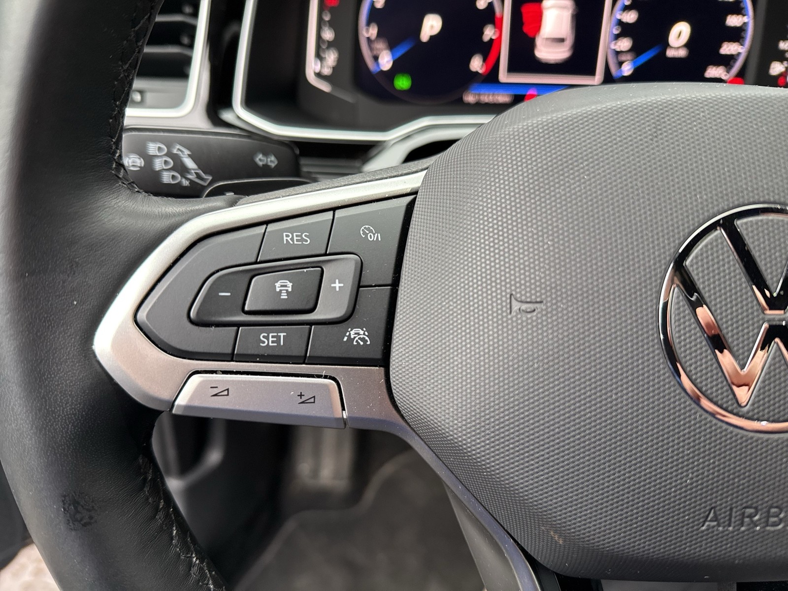 Volkswagen Taigo 1.0 R-LINE BLACKSTYLE KAMERA ALU18" NAVI AHK