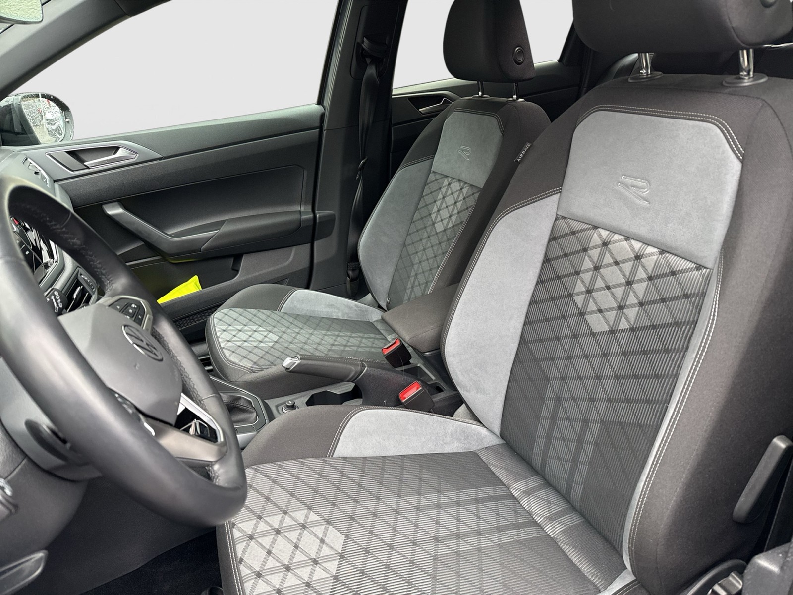 Volkswagen Taigo 1.0 R-LINE BLACKSTYLE KAMERA ALU18" NAVI AHK