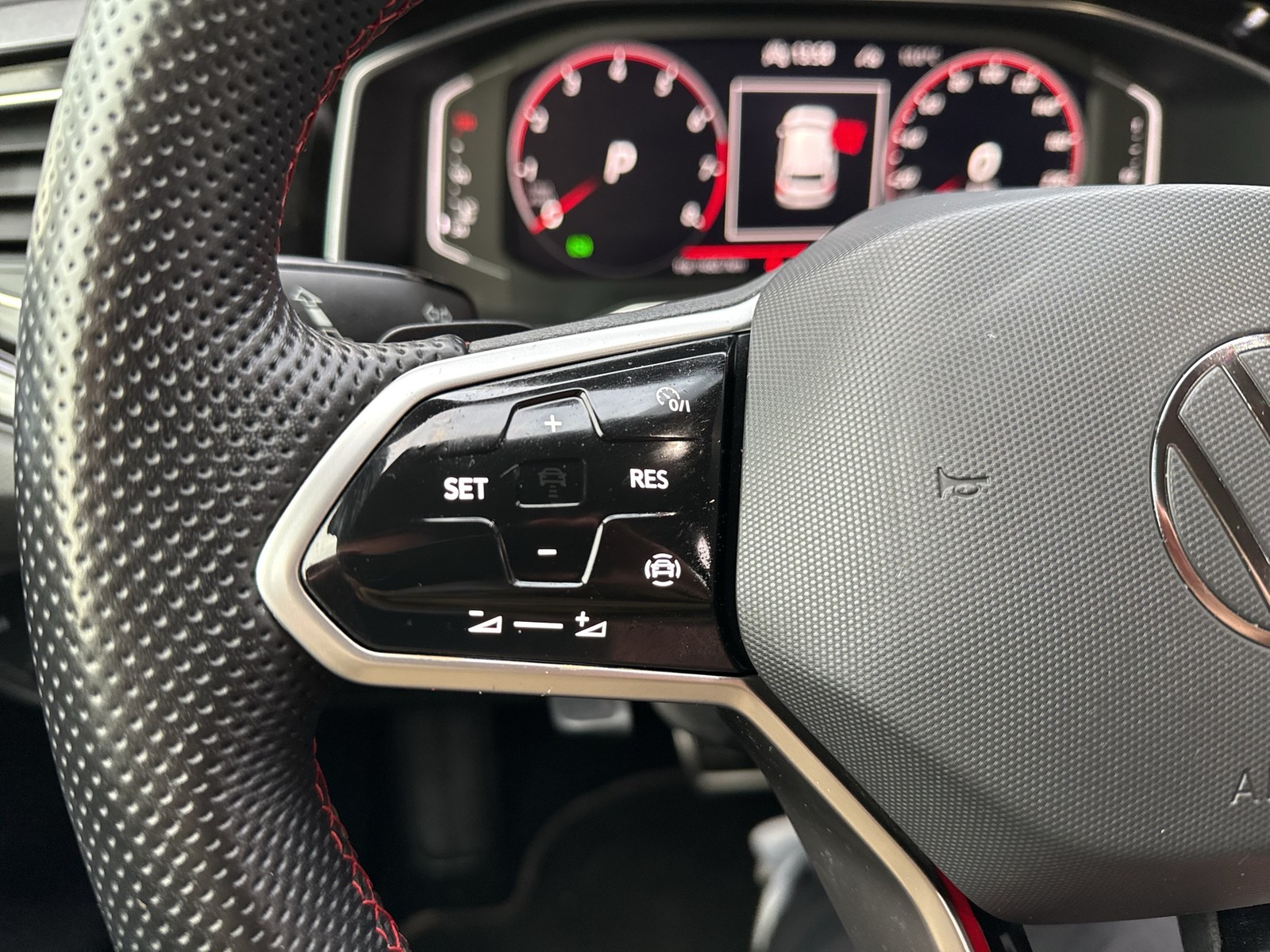Volkswagen Polo 2.0 GTI ALU CARPLAY SITZHEIZUNG DAB+