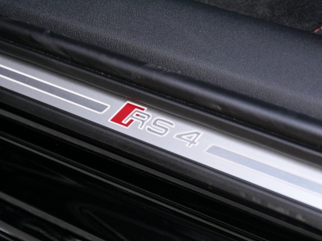 Audi RS4 Avant Qu. BLACKPAK PANO B&O 360CAM LM20