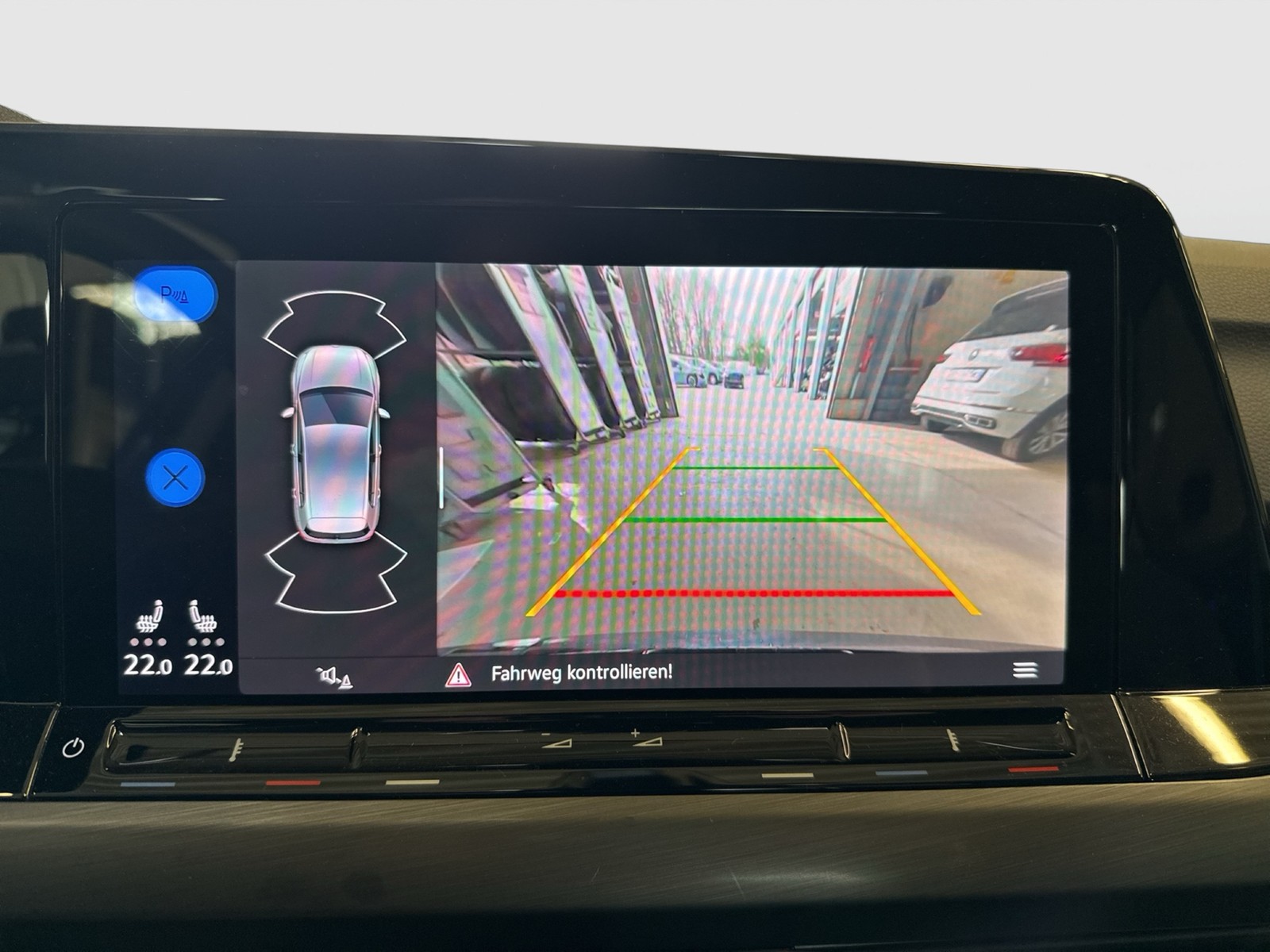 Volkswagen Golf VIII 1.5 eTSI STYLE KAMERA AHK ACC NAVI