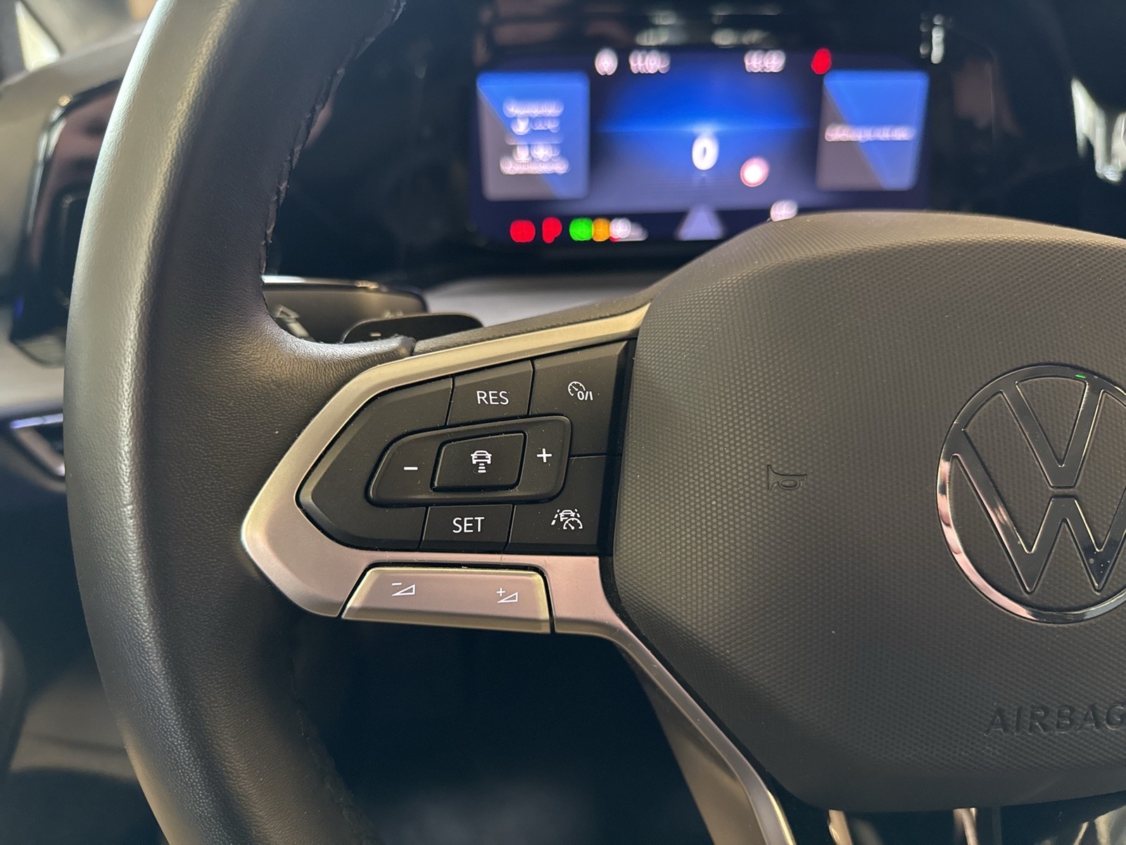 Volkswagen Golf VIII 1.5 eTSI STYLE KAMERA AHK ACC NAVI