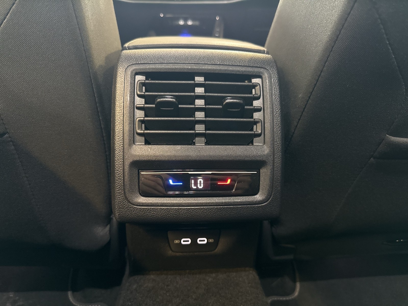 Volkswagen Golf VIII 1.5 eTSI STYLE KAMERA AHK ACC NAVI