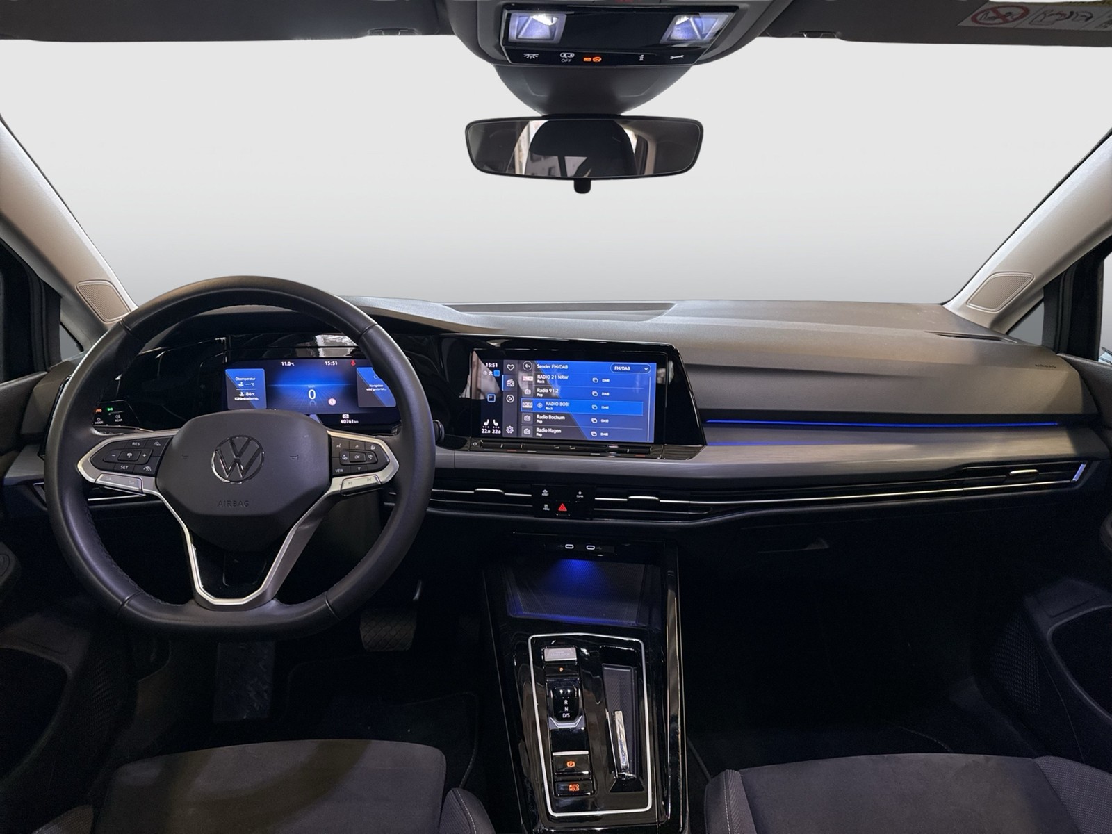 Volkswagen Golf VIII 1.5 eTSI STYLE KAMERA AHK ACC NAVI