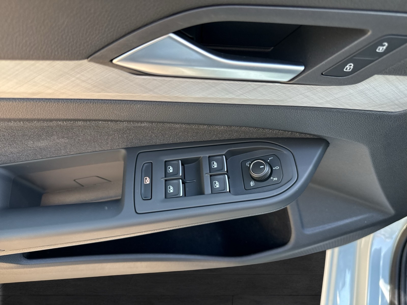 Volkswagen Golf VIII 1.5 eTSI LIFE ACC CARPLAY ALU SITZHEIZ