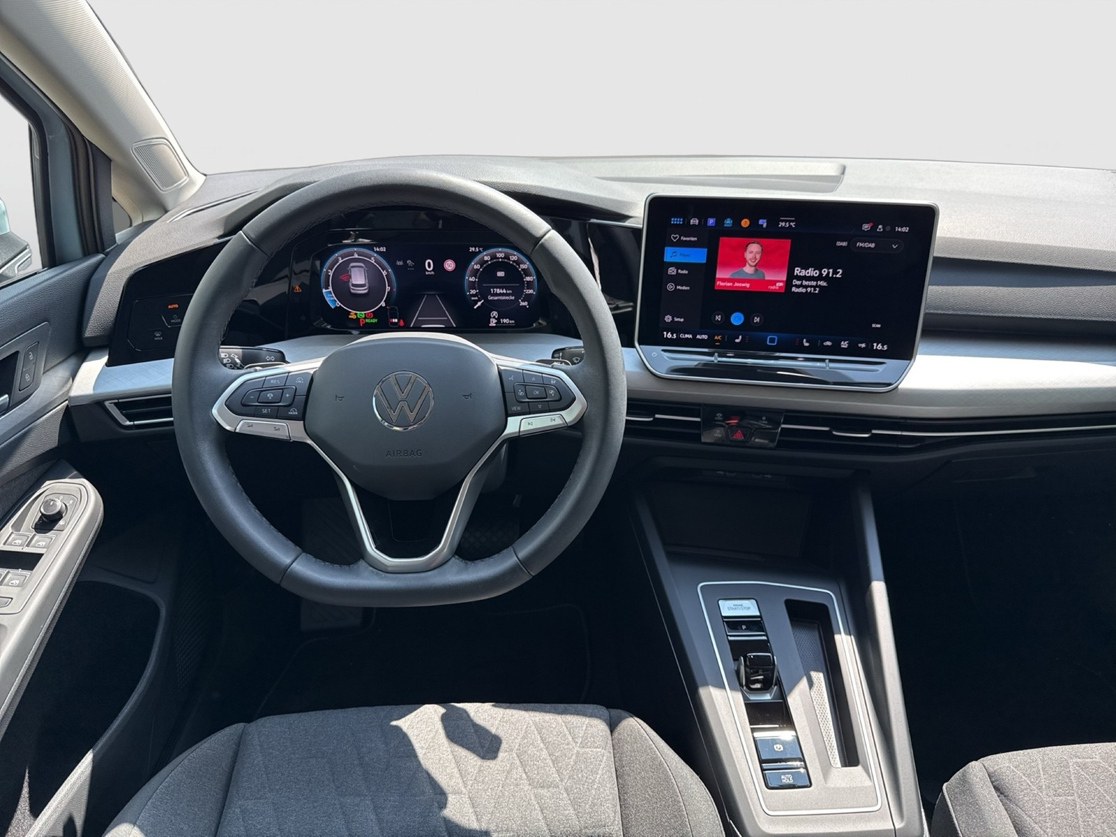 Volkswagen Golf VIII 1.5 eTSI LIFE ACC CARPLAY ALU SITZHEIZ