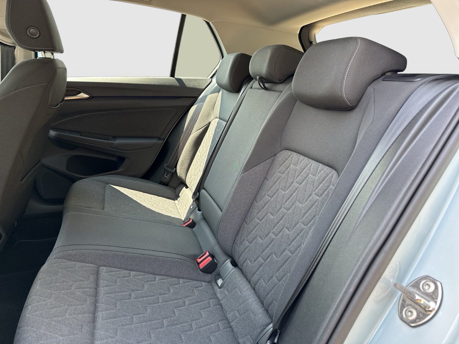 Volkswagen Golf VIII 1.5 eTSI LIFE ACC CARPLAY ALU SITZHEIZ