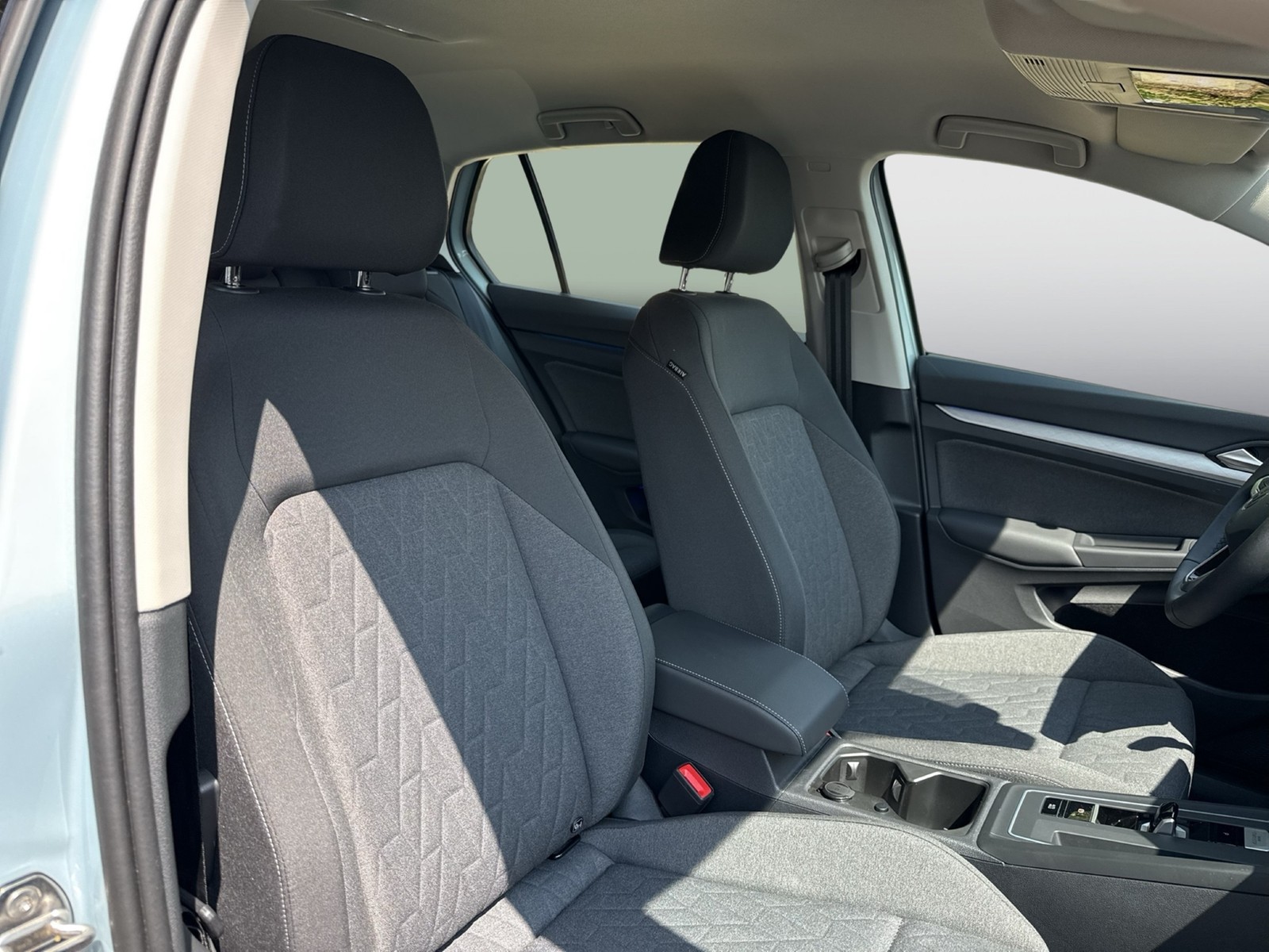 Volkswagen Golf VIII 1.5 eTSI LIFE ACC CARPLAY ALU SITZHEIZ