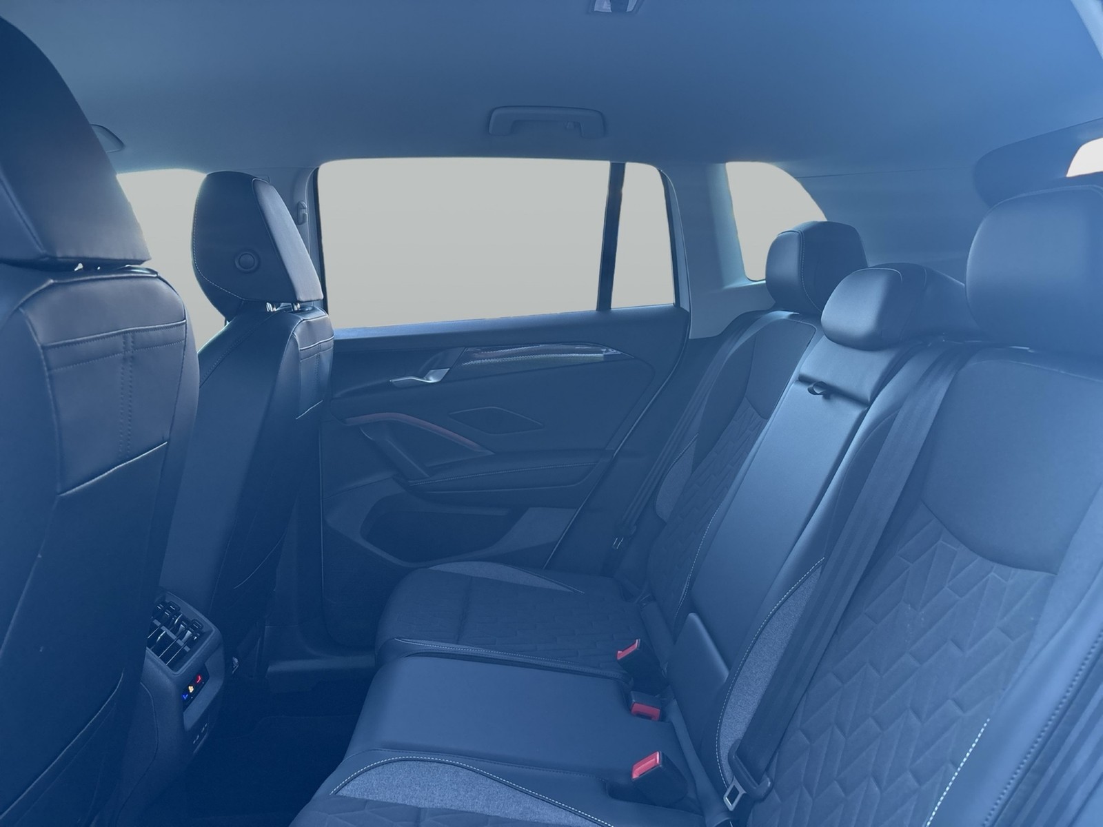 Volkswagen Tiguan 1.5 eTSI GOAL 360°CAM ACC LM18 NAVI LED+