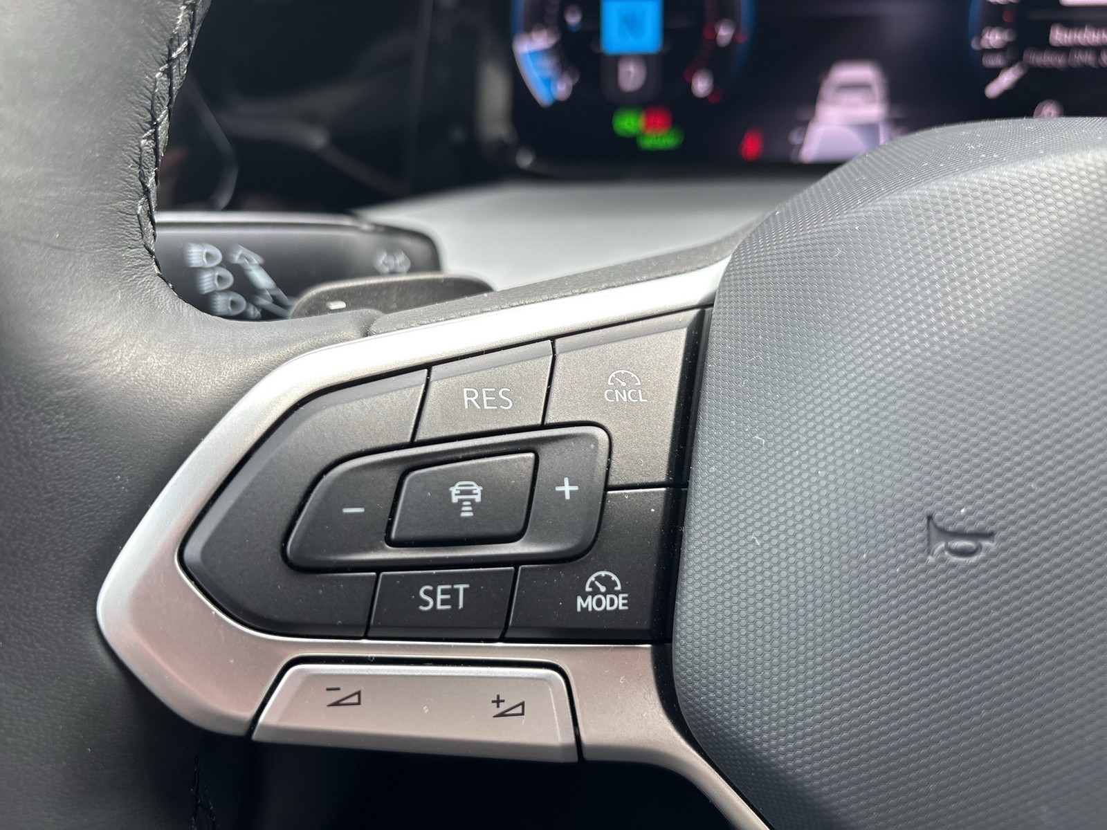 Volkswagen Golf VIII 1.5 eTSI LIFE ACC HEAD-UP NAVI CARPLAY