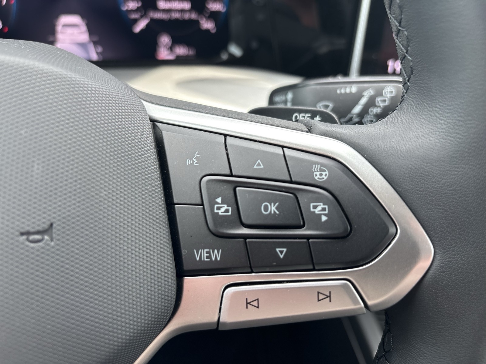 Volkswagen Golf VIII 1.5 eTSI LIFE ACC HEAD-UP NAVI CARPLAY