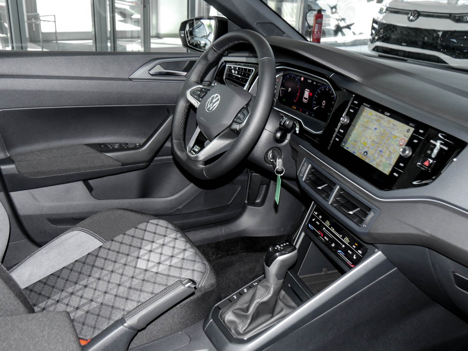Volkswagen Polo 1.0 R-LINE DSG PANO NAVI CAM LM17