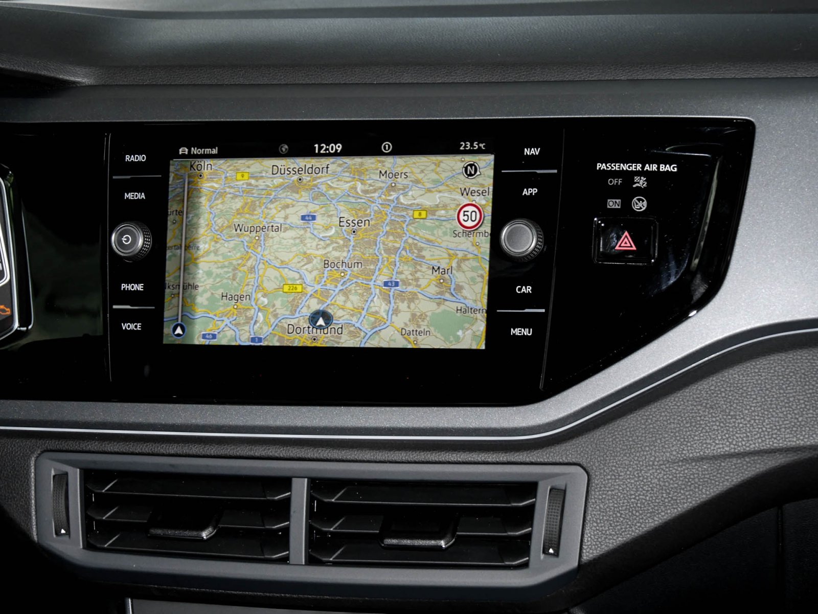 Volkswagen Polo 1.0 R-LINE DSG PANO NAVI CAM LM17