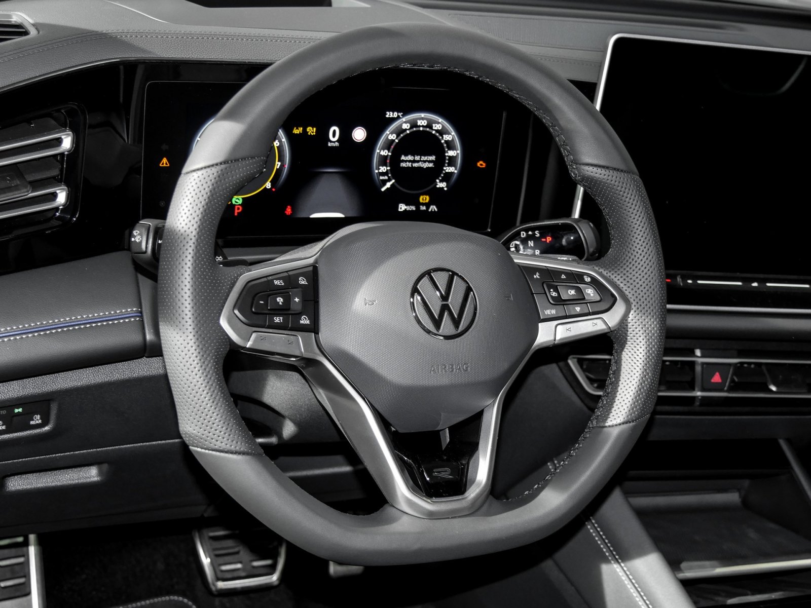 Volkswagen Tiguan 1.5 R-LINE DSG BLACKSTYLE PANO AHK LM20