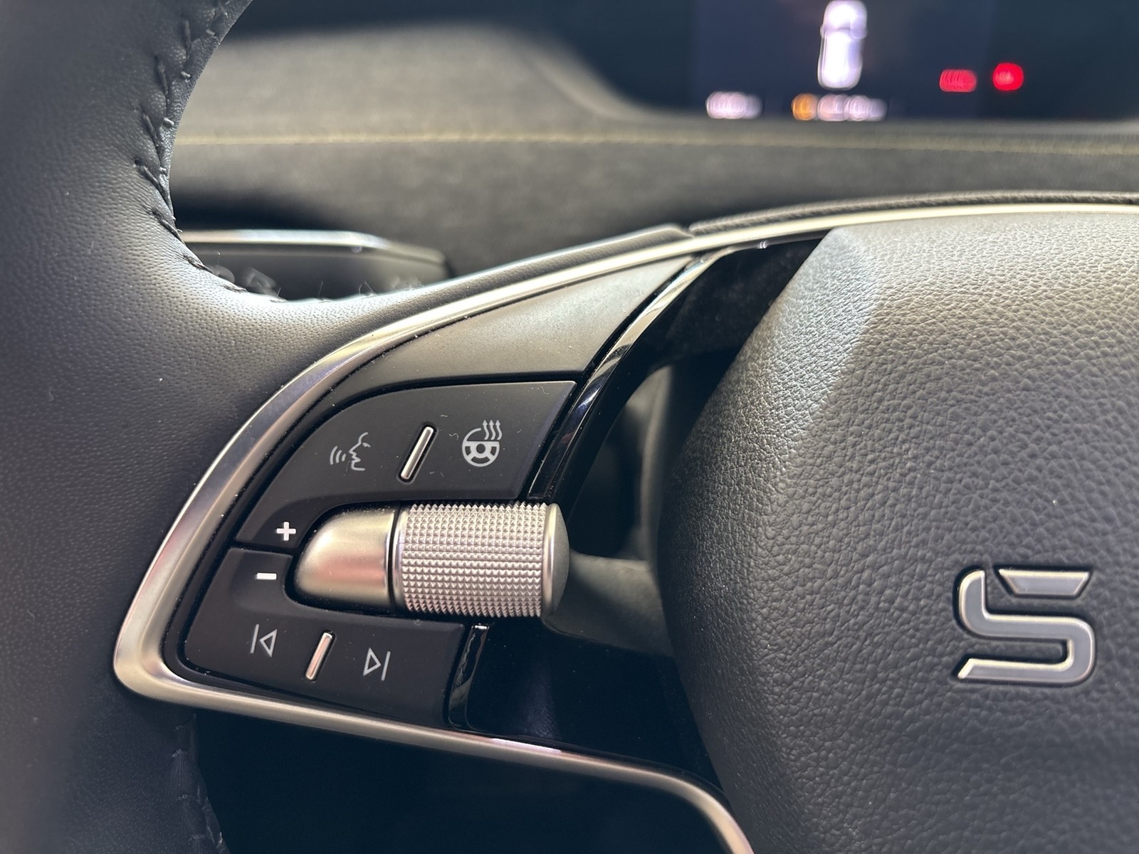 Skoda Elroq 85 LOFT WÄRMEPUMPE AHK CAM ACC LM19 NAVI