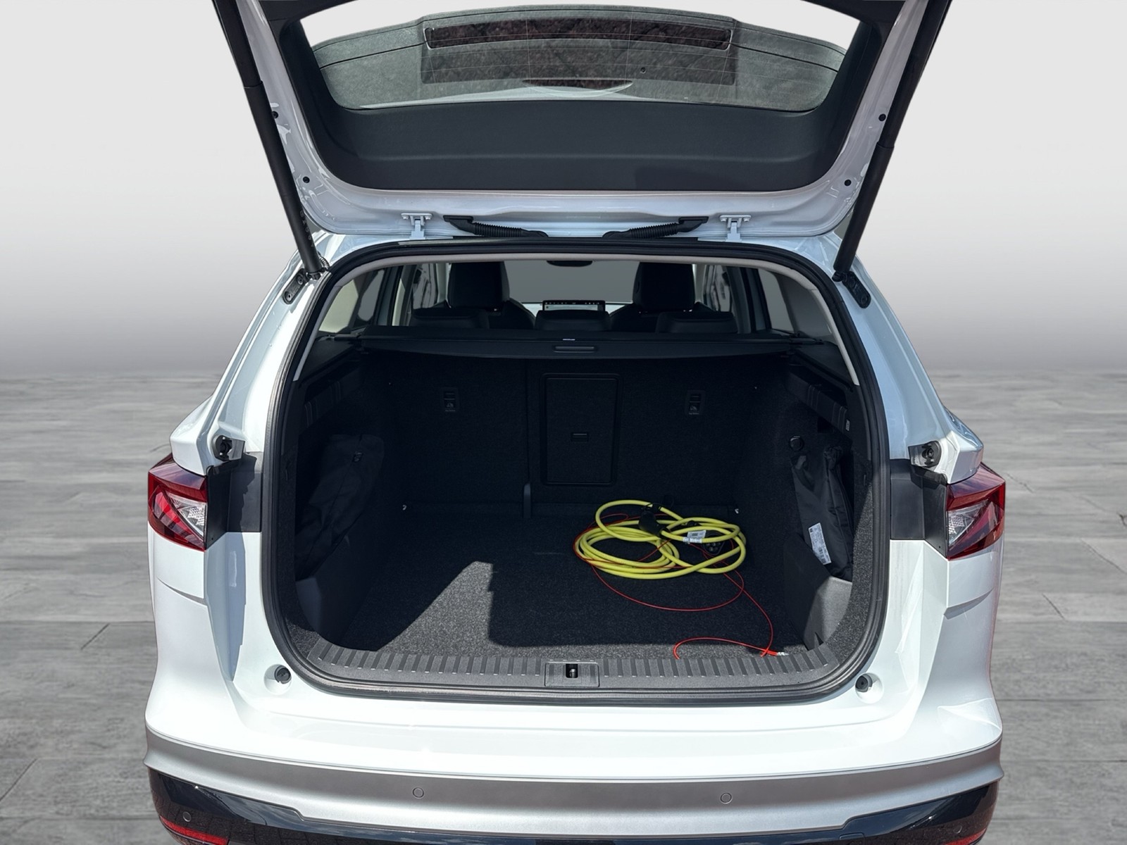 Skoda Enyaq 85 LOFT WÄRMEPUMPE AHK CAM ACC LM20 NAVI