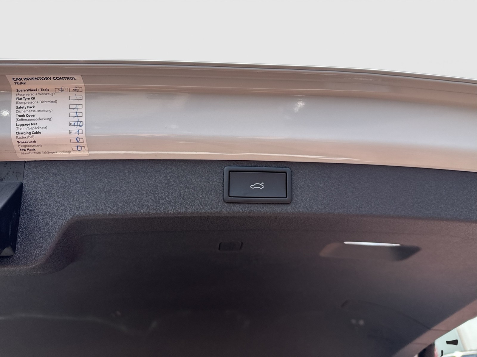 Skoda Enyaq 85 LOFT WÄRMEPUMPE AHK CAM ACC LM20 NAVI