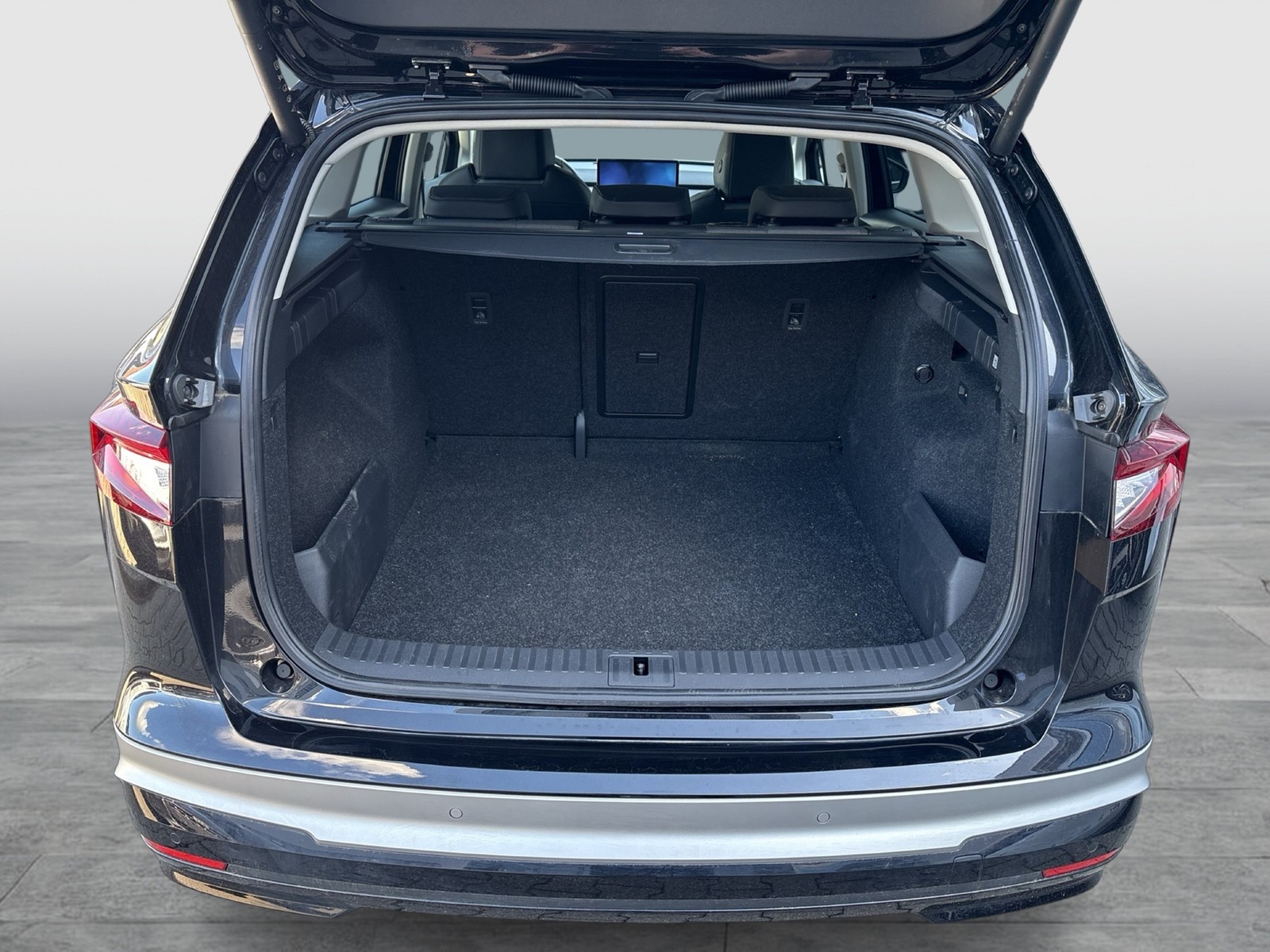 Skoda Enyaq 85 LOFT WÄRMEPUMPE AHK CAM ACC LM20 NAVI