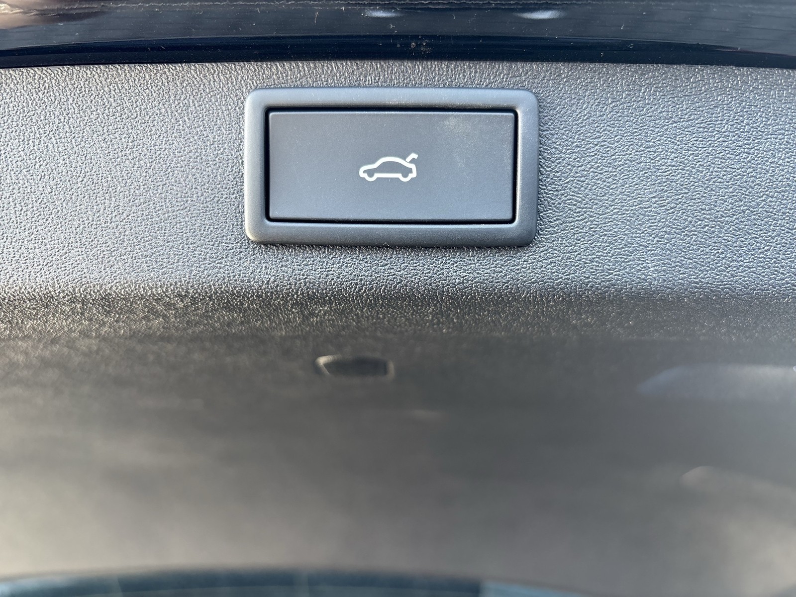 Skoda Enyaq 85 LOFT WÄRMEPUMPE AHK CAM ACC LM20 NAVI