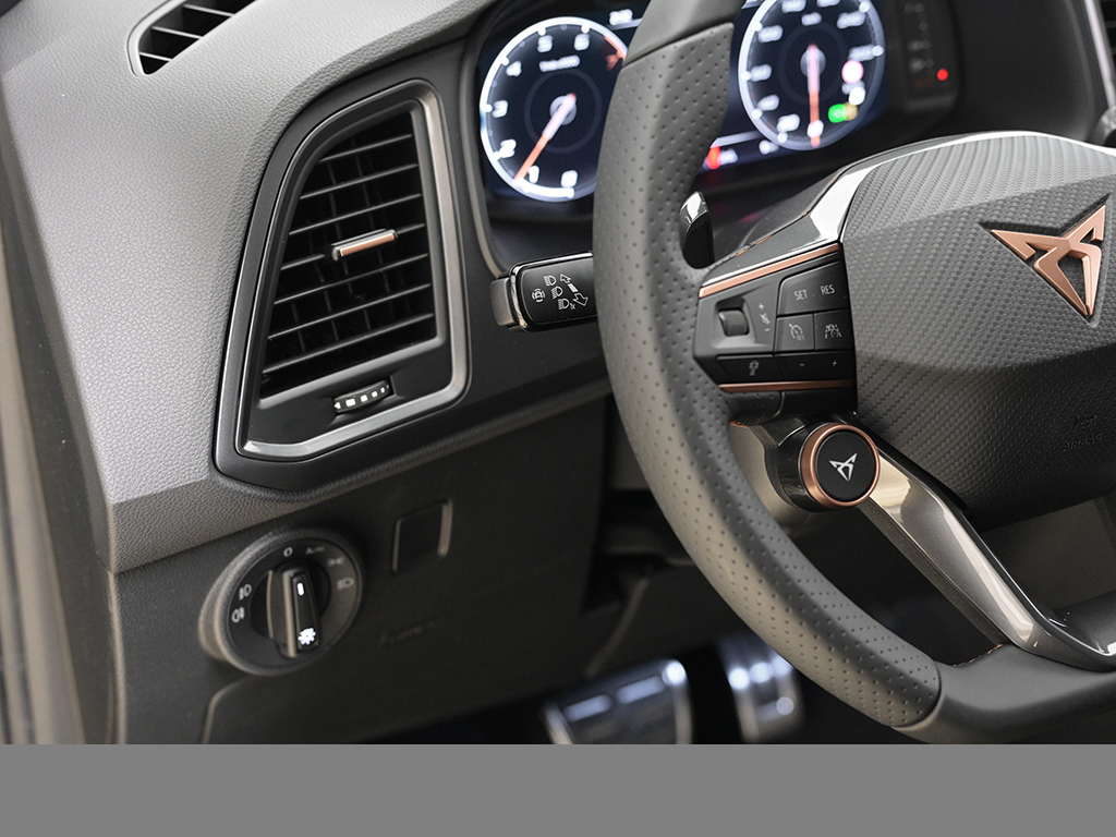 Cupra Ateca 2.0 VZ DSG 4DRIVE NAVI AHK eKLAPPE