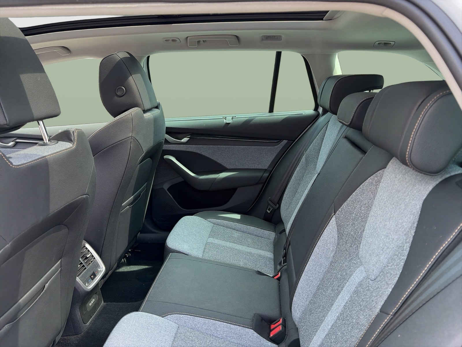 Skoda Octavia Combi 2.0 TOUR PANO 360°CAM ACC E-KLAPPE