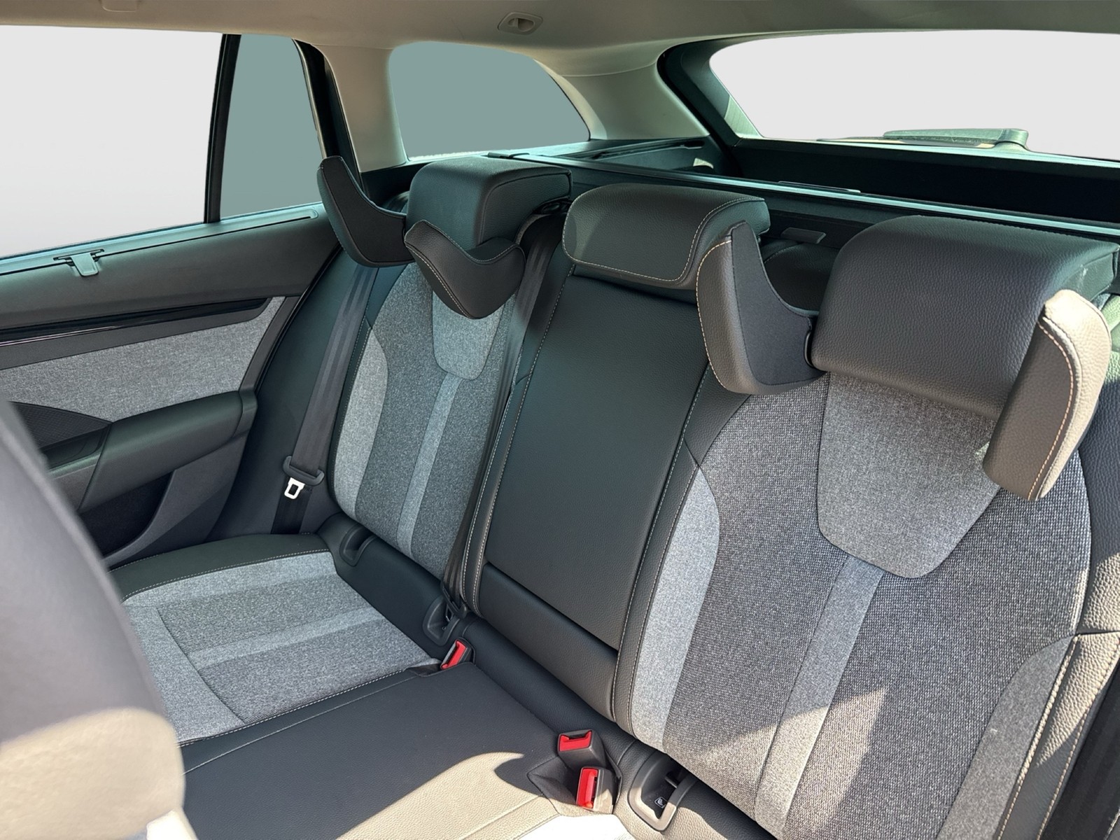 Skoda Octavia Combi 2.0 SELECTION 360°CAM ACC MATRIX