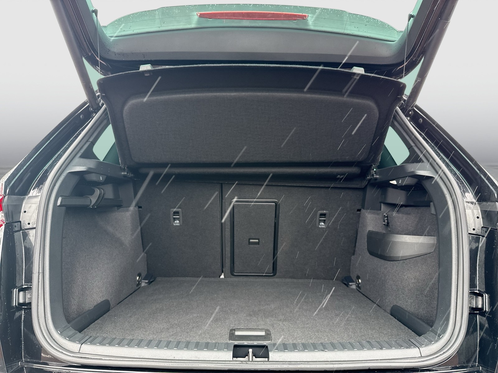 Skoda Karoq 1.5 SPORTLINE PANO AHK CAM ACC EKLAPPE NAVI