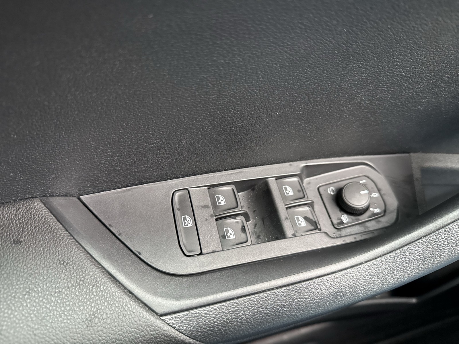 Skoda Karoq 1.5 SPORTLINE PANO AHK CAM ACC EKLAPPE NAVI