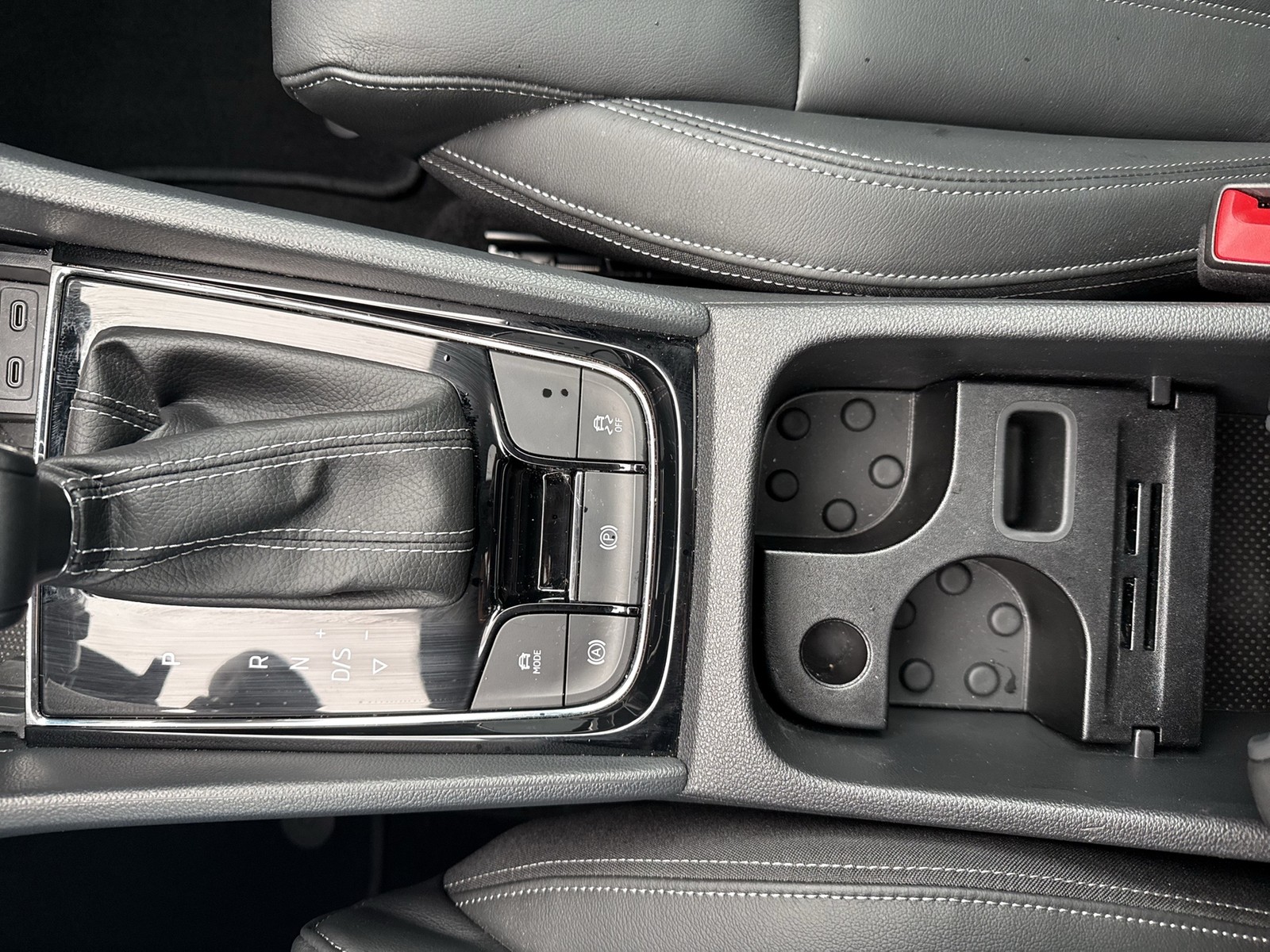 Skoda Karoq 1.5 SPORTLINE PANO AHK CAM ACC EKLAPPE NAVI