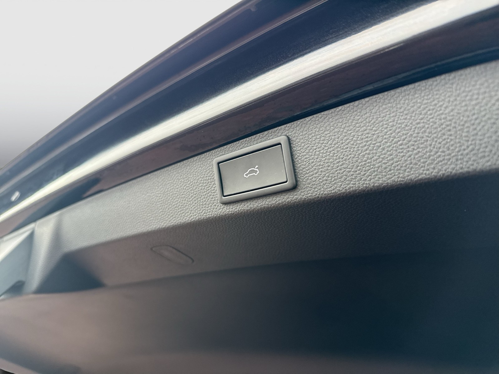 Skoda Karoq 1.5 SPORTLINE PANO AHK CAM ACC EKLAPPE NAVI