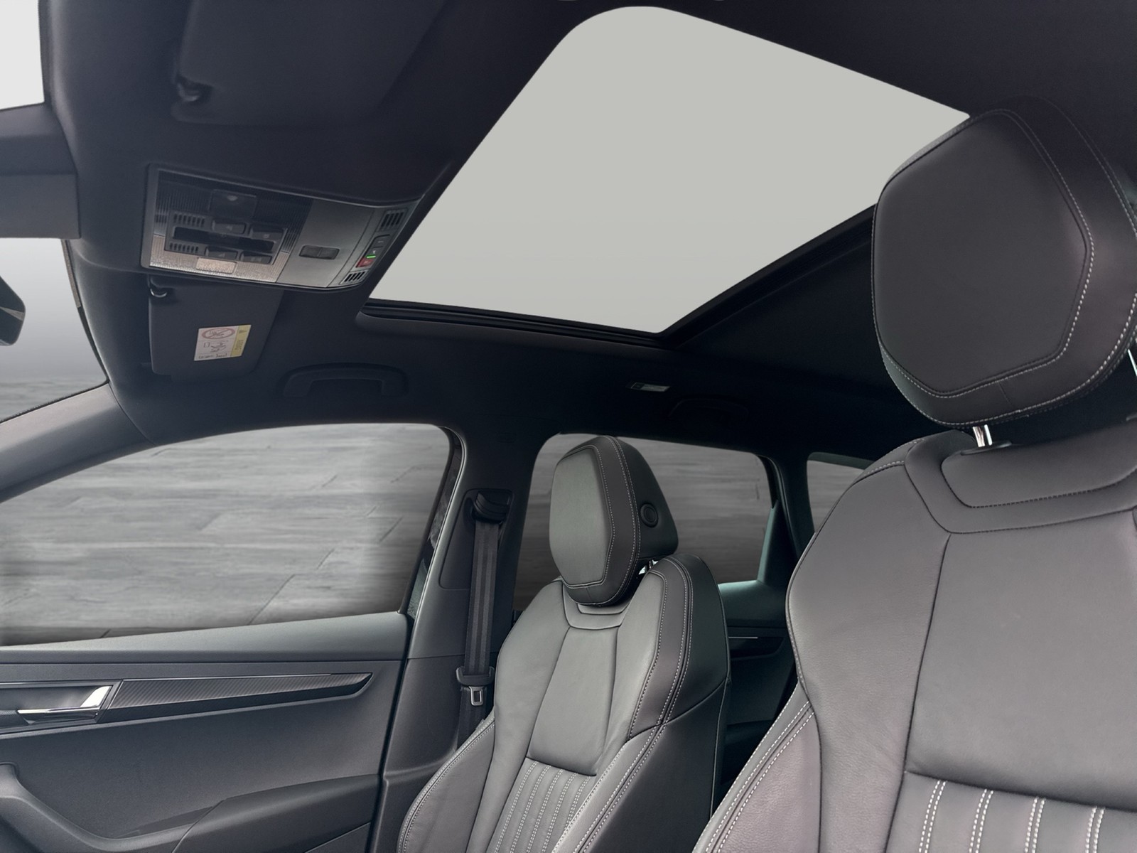 Skoda Karoq 1.5 SPORTLINE PANO AHK CAM ACC EKLAPPE NAVI