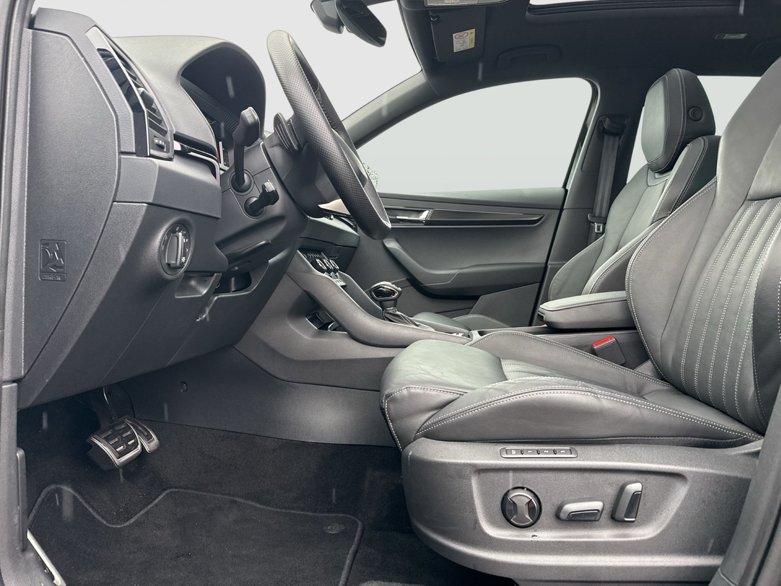 Skoda Karoq 1.5 SPORTLINE PANO AHK CAM ACC EKLAPPE NAVI