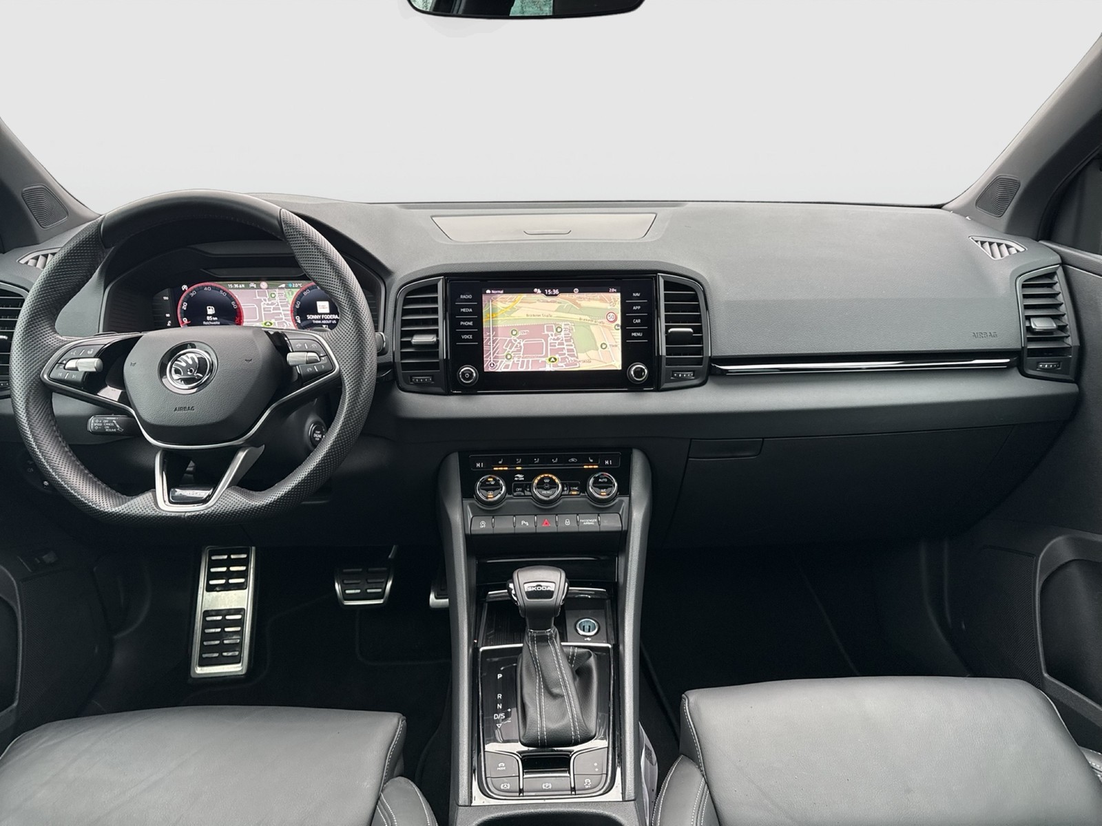 Skoda Karoq 1.5 SPORTLINE PANO AHK CAM ACC EKLAPPE NAVI