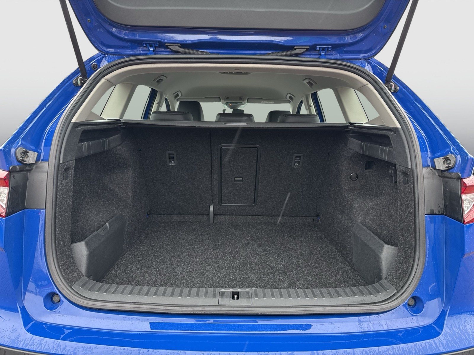 Skoda Enyaq 50 LOFT CAM LM19 NAVI LED KEYLESS-GO KLIMA