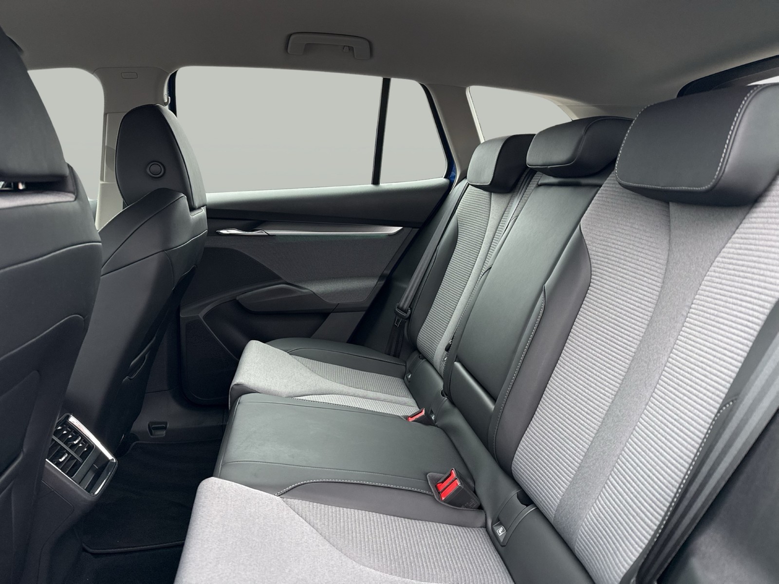 Skoda Enyaq 50 LOFT CAM LM19 NAVI LED KEYLESS-GO KLIMA