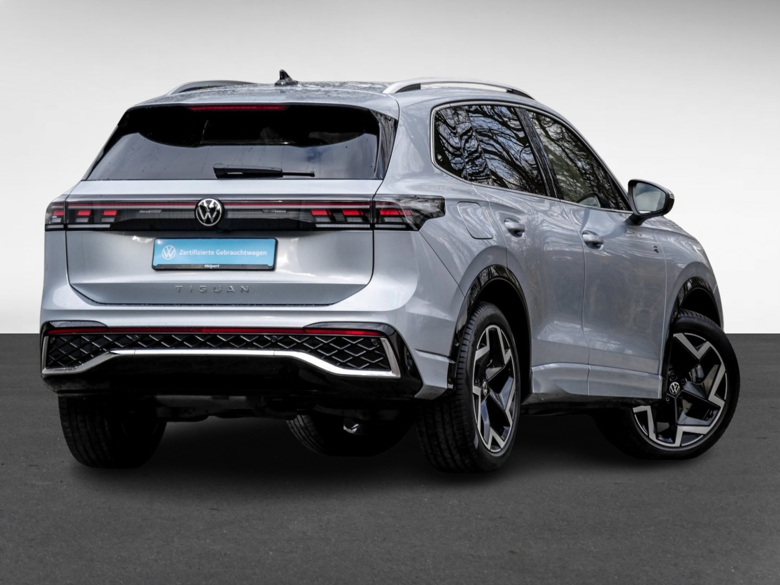 Volkswagen Tiguan 2.0 R-LINE NEUESMODELL LEDER AHK CAM LM19