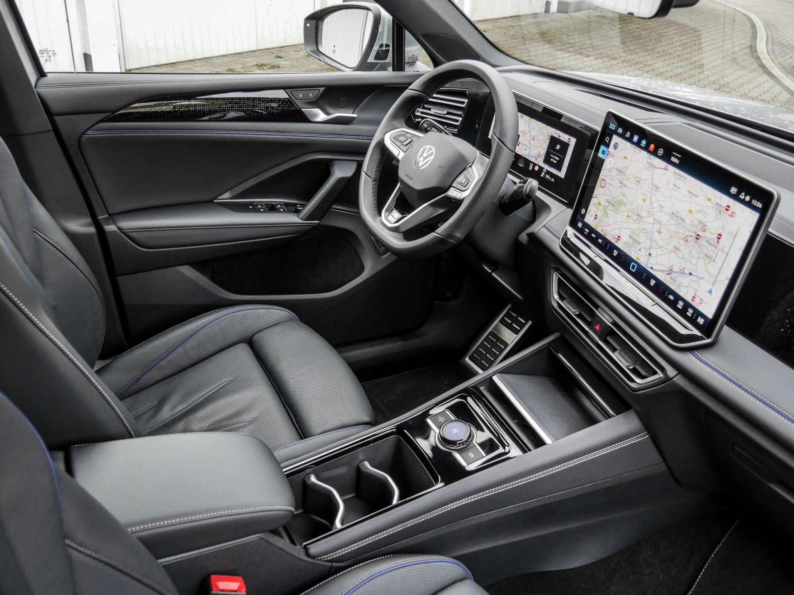 Volkswagen Tiguan 2.0 R-LINE NEUESMODELL LEDER AHK CAM LM19
