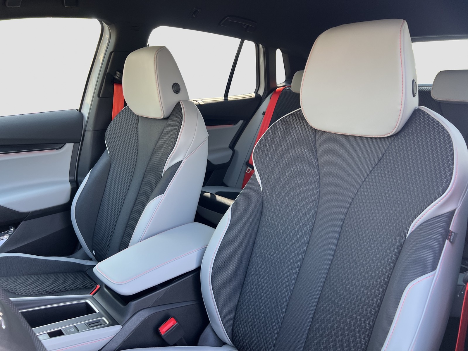 Skoda Elroq 85 First Edition AHK Hud ACC NAV 360 Grad